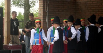 Zespół ,,Nawojka” powstał w 2005 roku utworzony przez nauczycielkę Szkoły Podstawowej w Wąpielsku Panią Elżbietę Wiśniewską.
Uczniowie prezentują polskie tańce narodowe w strojach ludowych Ziemi Dobrzyńskiej.